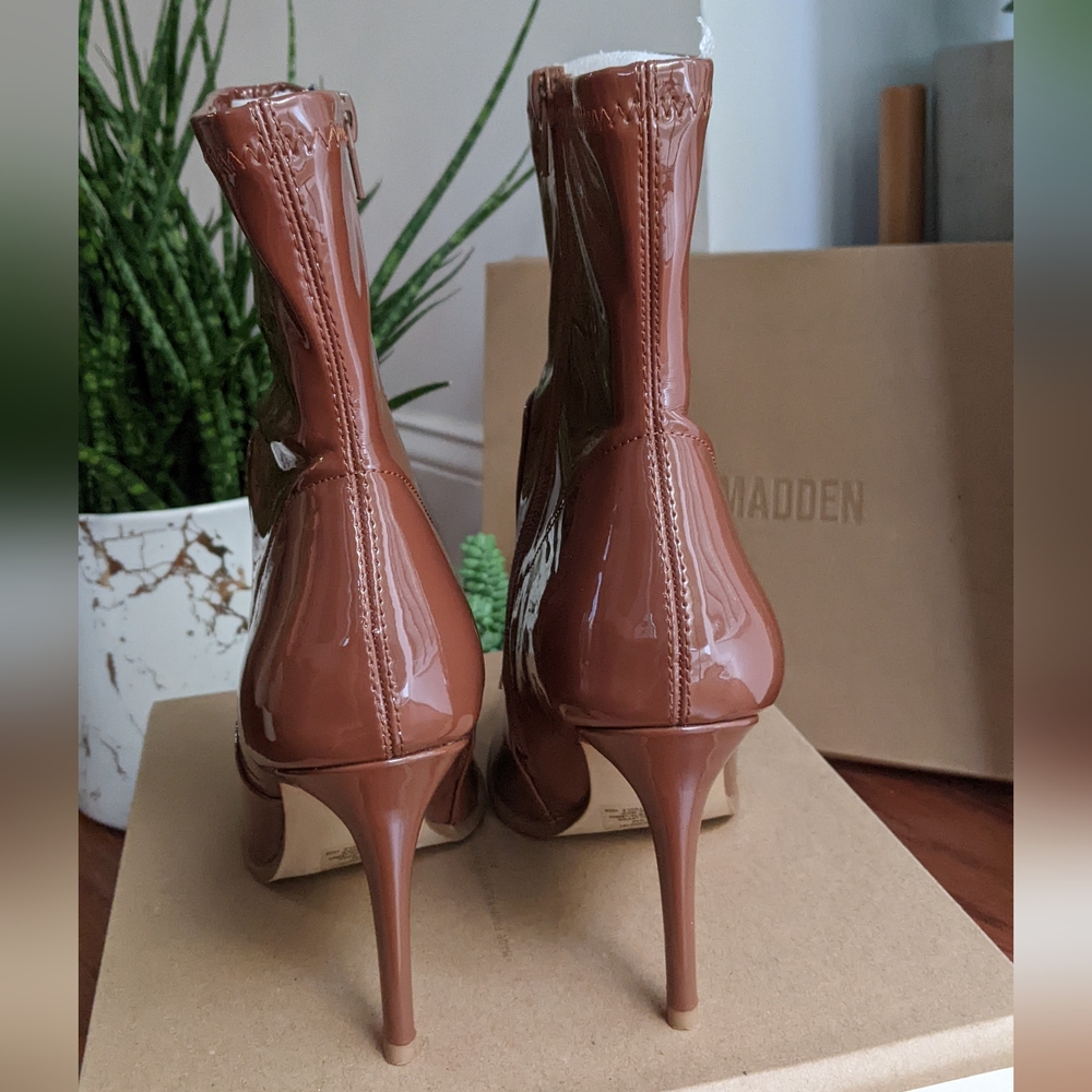 Steve Madden Elwyn Patent Ankle Boots, 9.5, Brown - Picture 7 of 13